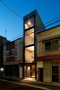 הבית בטוקיו שרוחבו הוא רק 2.5 מטר