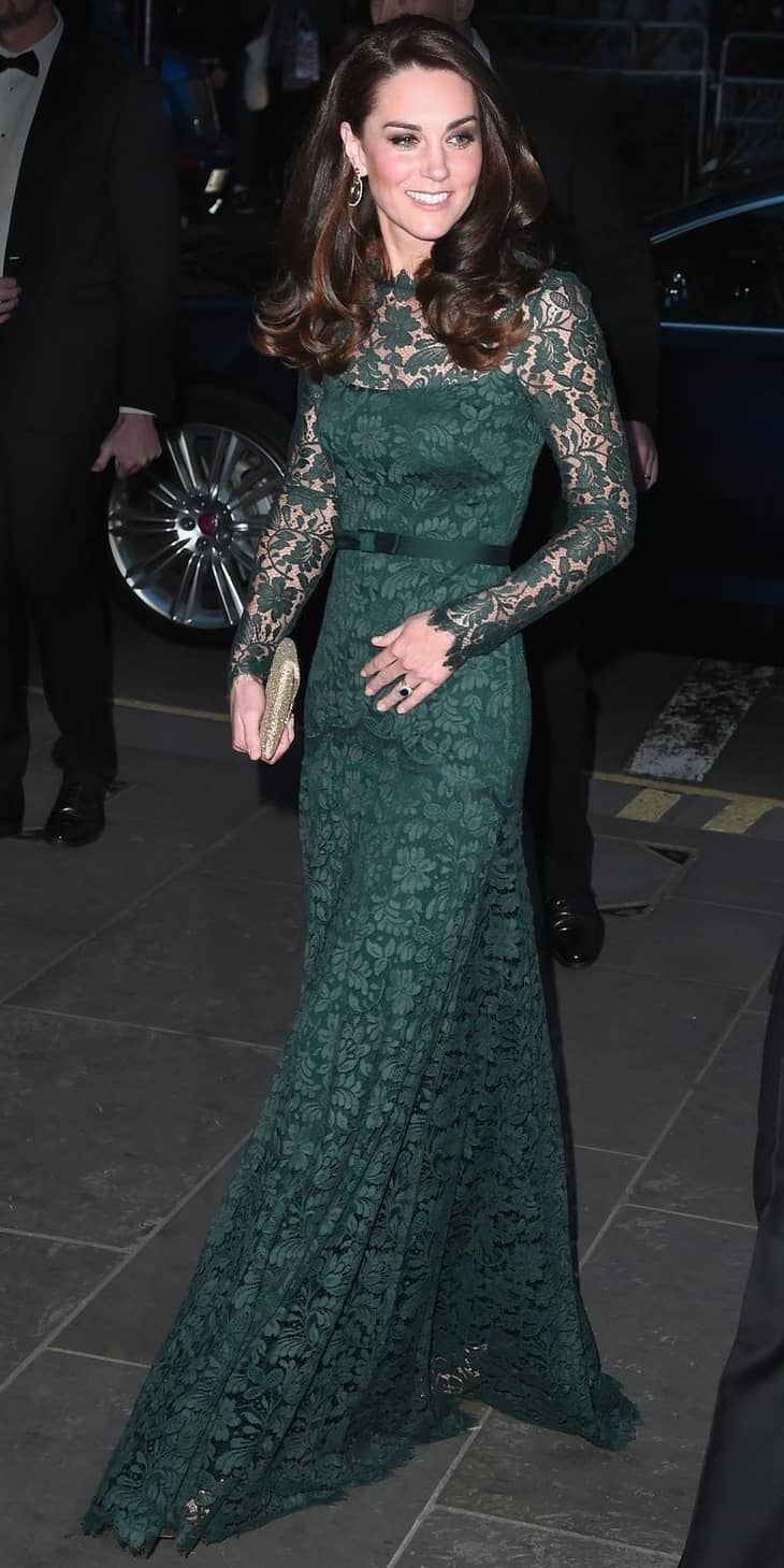 הדוכסית קייט בשמלת תחרה בגוון הנע בין האולטרמרין לירוק עד, צילום- פינטרסט